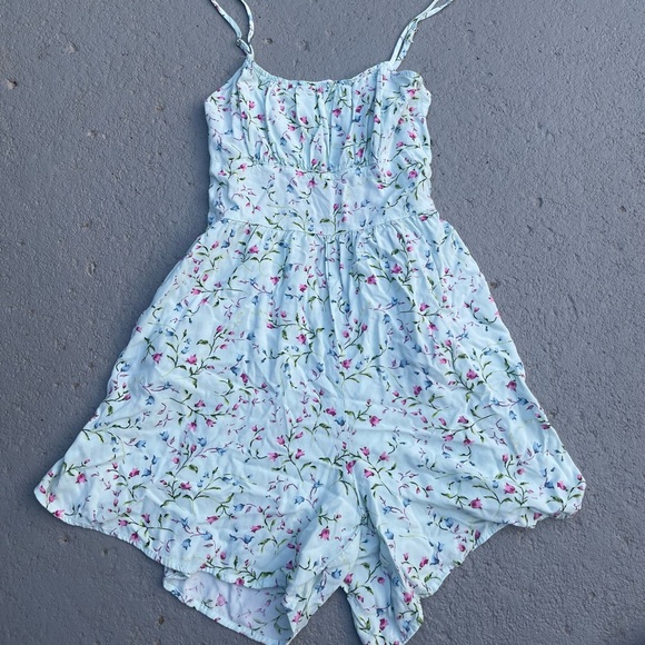 Open Back Floral Romper Size Medium - Picture 2 of 4